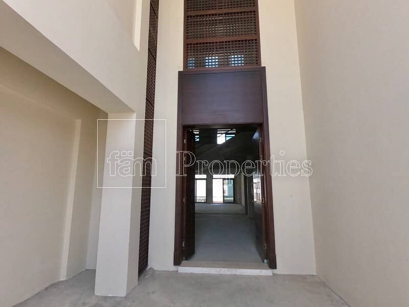 17 Genuine Listing | 6 Bedroom Modern Arabic