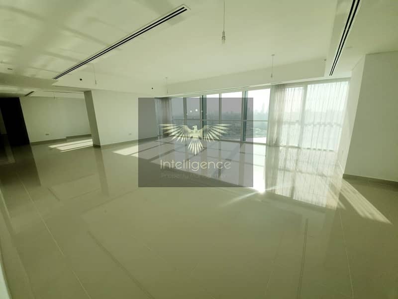 Vacant! Luxurious Huge Penthouse with Maid`s Room!