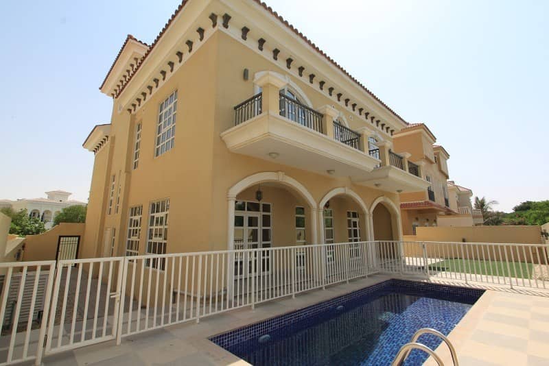 Vacant | 5 Bed Villa on Park | Pool and Basement Vacant | 5 Bed Villa on Park | Pool and Basement