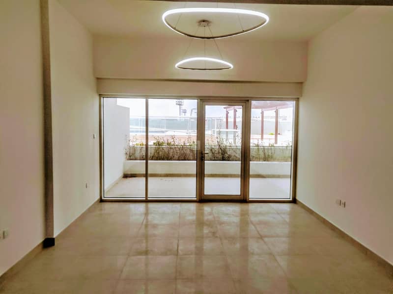 BRAND NEW W/T TERRACE| CHILLER FREE BRAND NEW W/T TERRACE| CHILLER FREE