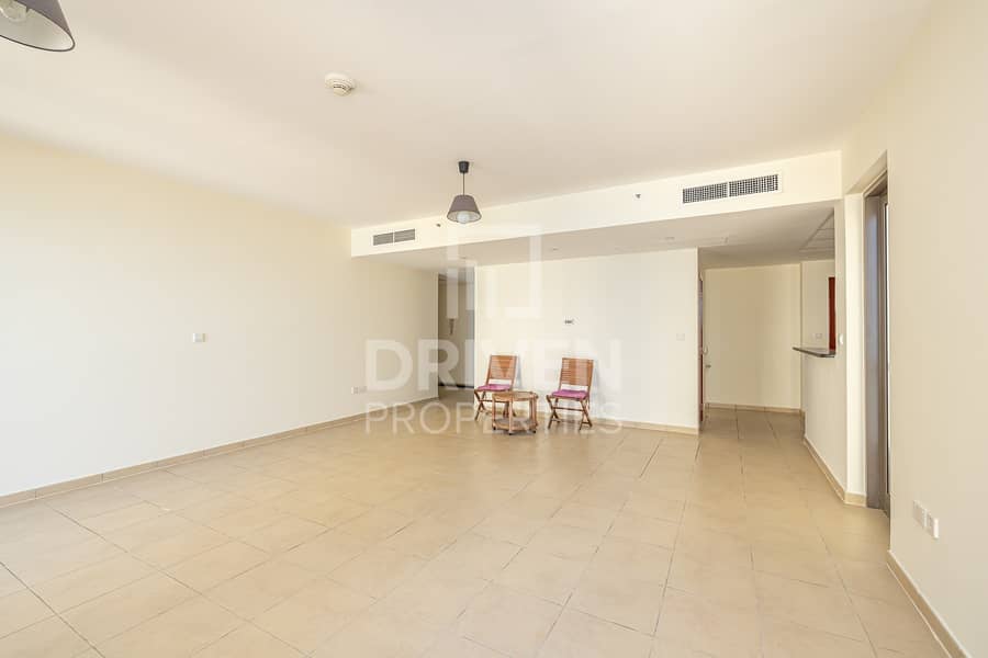 Spacious and Well-managed Apt | Sea View
