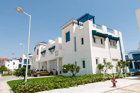 فیلا 4 غرف نوم للبيع في نخلة جميرا، دبي - Pool View | 4 Bedroom + Maids | Well Kept فیلا 4 غرف نوم للبيع في نخلة جميرا، دبي - Pool View | 4 Bedroom + Maids | Well Kept