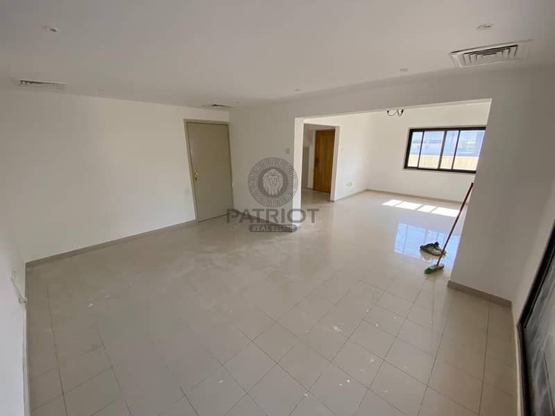 7 NEAR BEACH 4BR MAIDS DRIVER SHARED POOL VILLA IN JUMEIRAH 3