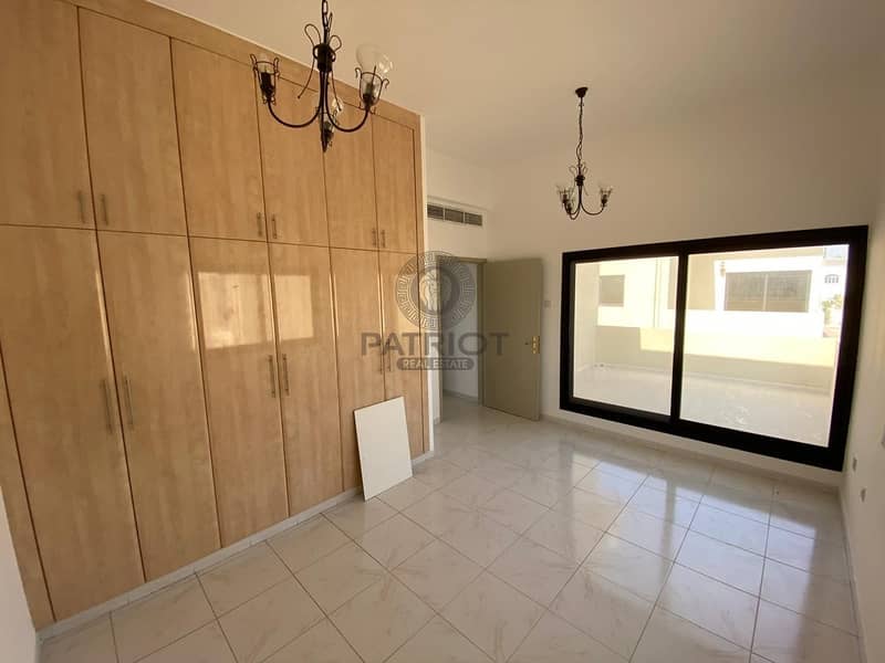 11 NEAR BEACH 4BR MAIDS DRIVER SHARED POOL VILLA IN JUMEIRAH 3