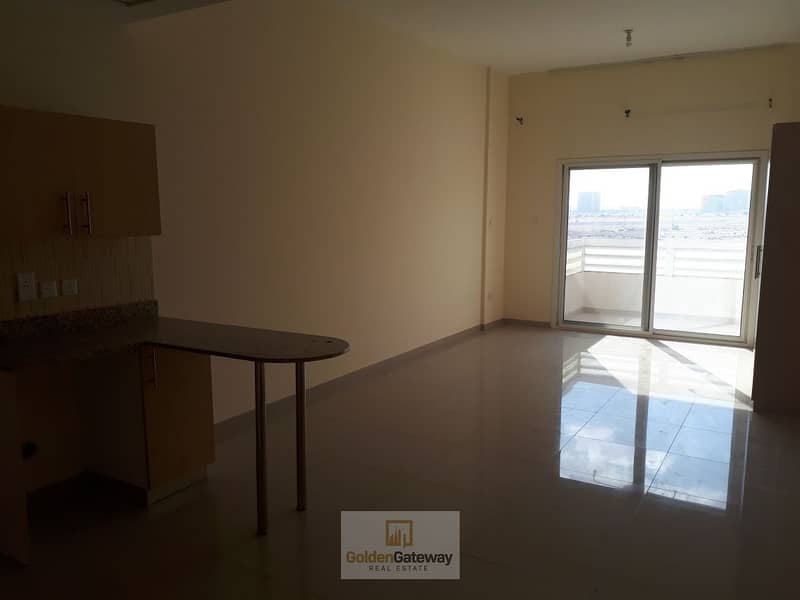4 Spacious Studio with balcony and parking