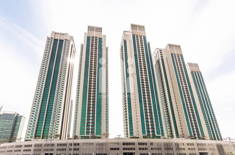 Impressive 1BHK w/ Balcony in Marina Square