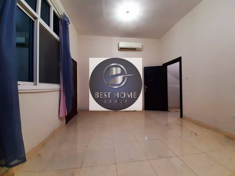 2 Presenting & Well maintained Spacious Big Studio