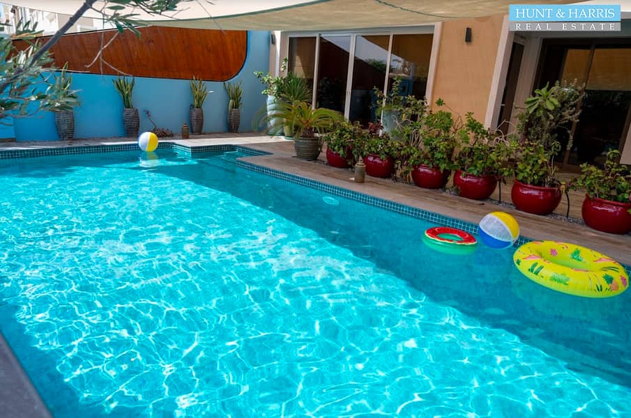 4 Bedroom - Luxurious Townhouse - Private Pool