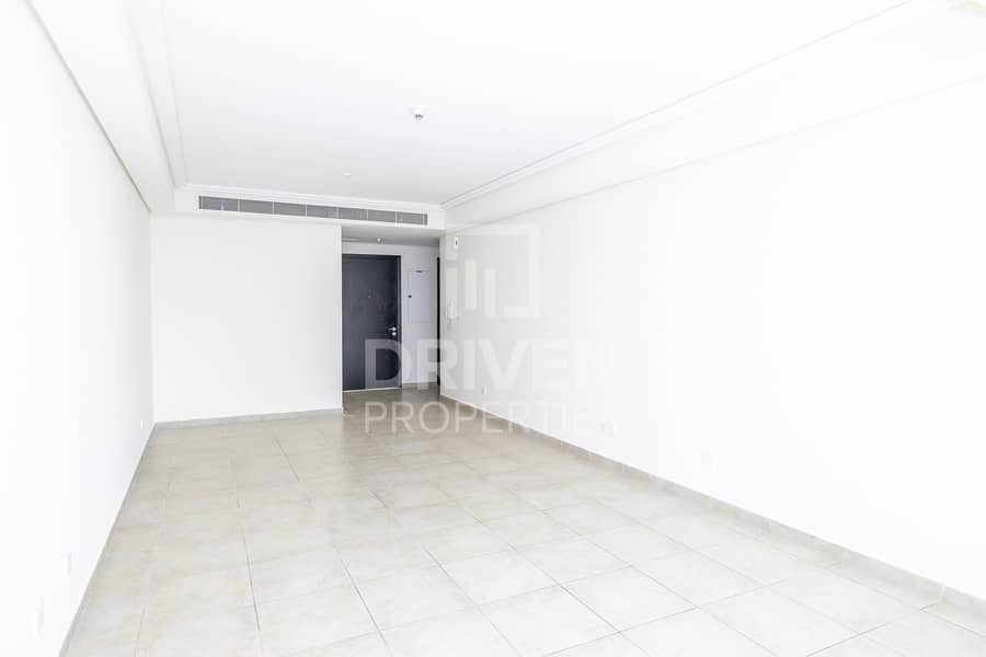 Huge 3 BHK Apartment | Well-Maintained