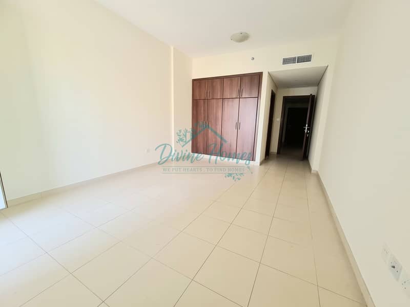 Spacious  living area with Storage | well-maintained Unit with huge kitchen size