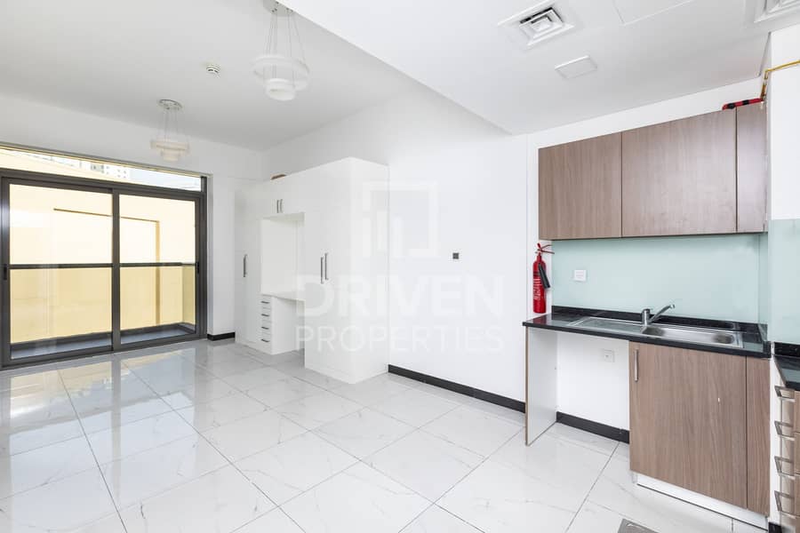 Exclusive | Bright and Well-maintained Studio