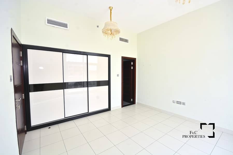 7 The Largest 1BR | Multiple chqs | Ready To Move