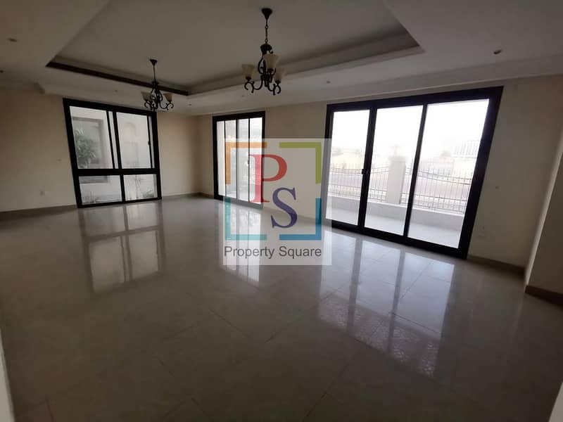 Awesome 4 BR Townhouse ! Balcony ! Available ! Awesome 4 BR Townhouse ! Balcony ! Available !