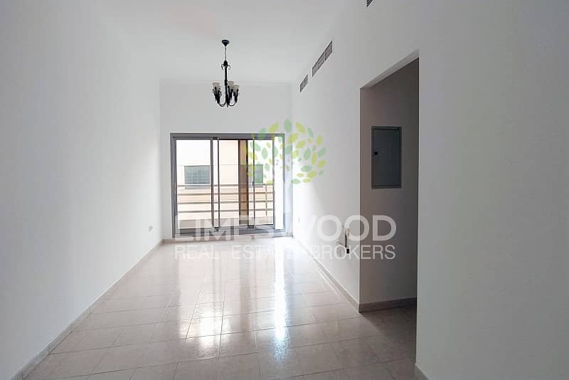 Spacious 2BR in Mankhool with Balcony Free Chiller