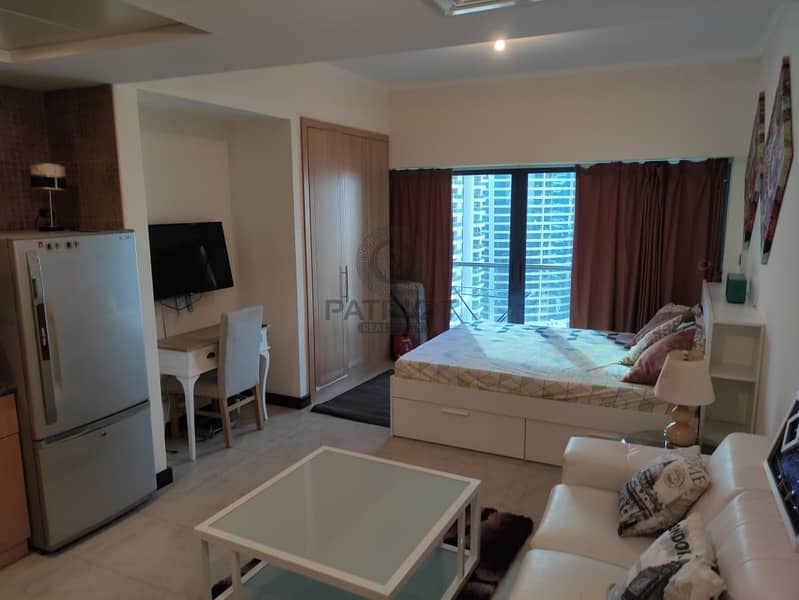 Well Maintain Big unit 1 bedroom Unfurnished in saba 2 available for Rent.