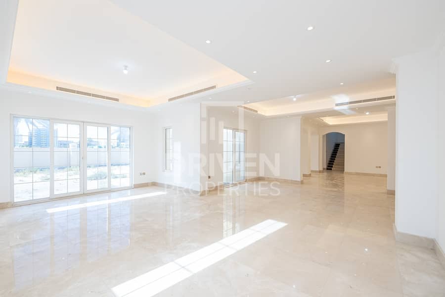 Brand New 6 Bedroom Villa | Huge Plot Brand New 6 Bedroom Villa | Huge Plot