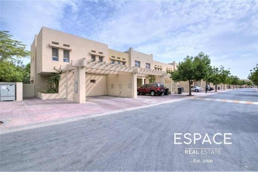 Immaculate 3BR Opposite to Pool and Park Immaculate 3BR Opposite to Pool and Park