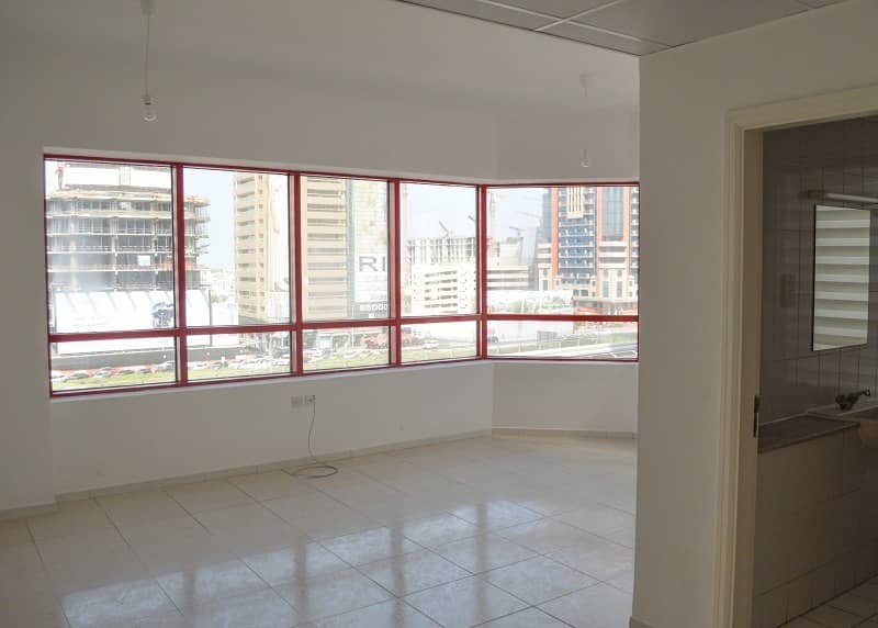34 Hot Deal! 3BR @75k/yr. | 4 Cheques 3BR Plus Laundry