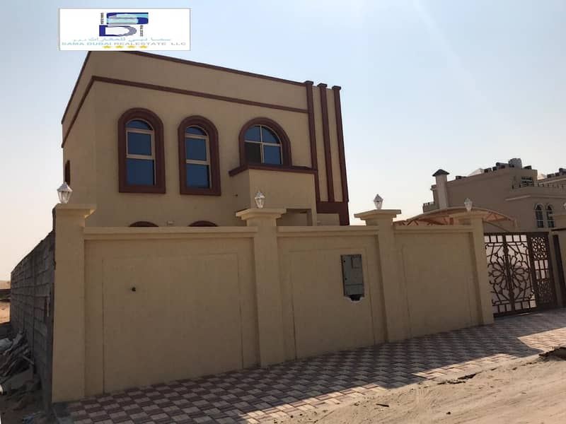 Attractive offer and the price of a shot to sell a two-story villa on the main street is 900 thousand dirhams only, freehold for all nationalities