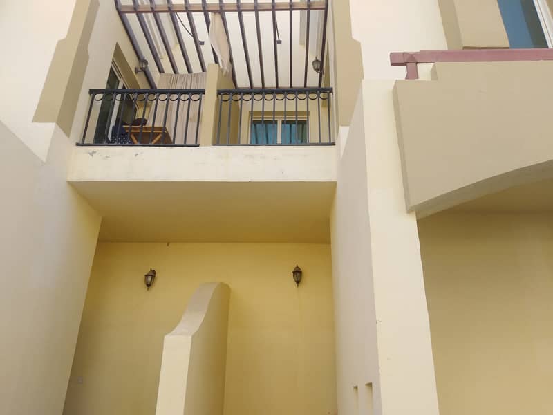 Limited time offer ready to move in three bedroom town house Villas For rent