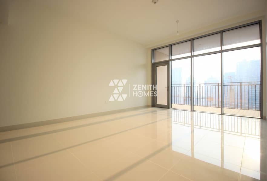 Spacious | Bright | Chiller Free | Sea View Spacious | Bright | Chiller Free | Sea View