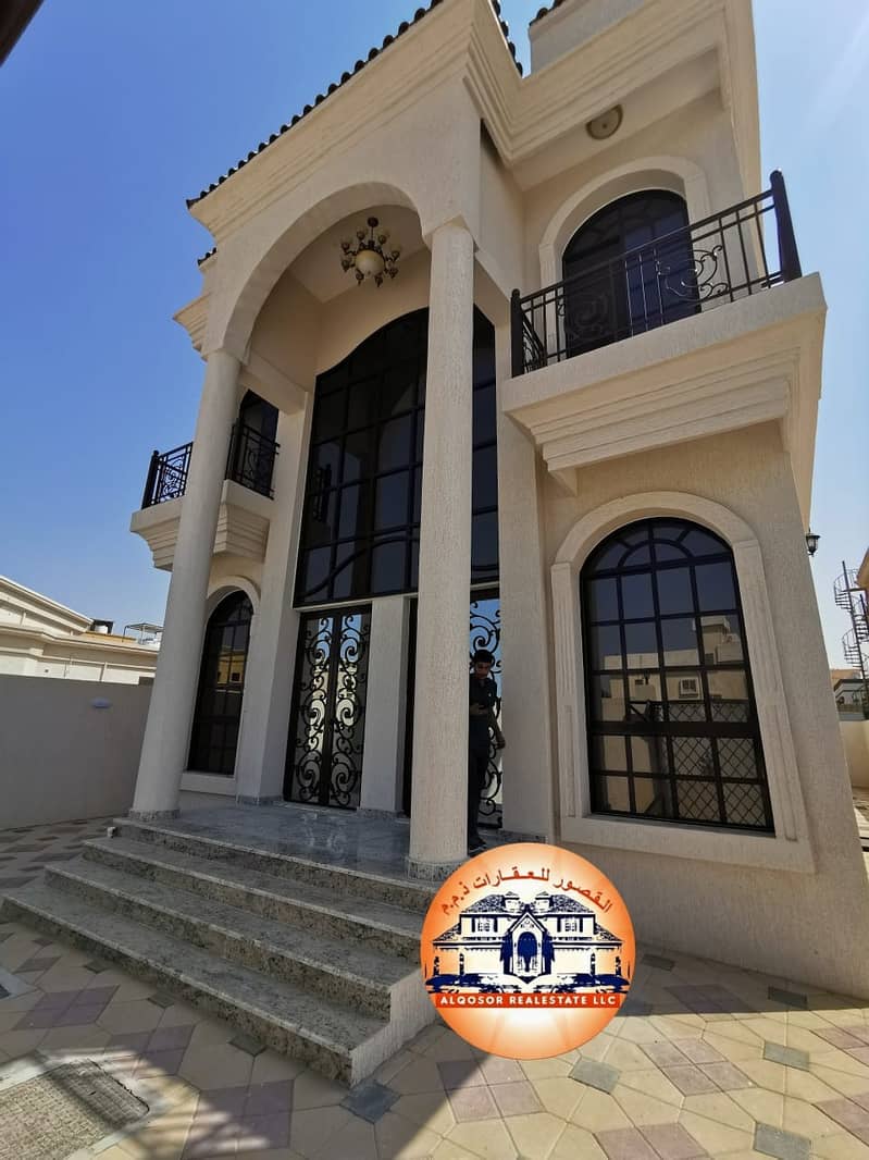 Villa for sale, super deluxe finishing close to Sheikh Mohammed Bin Zayed Road