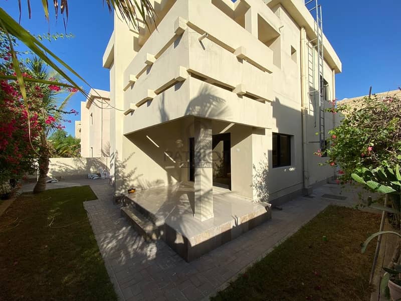 5 NEAR BEACH 4BR MAIDS DRIVER SHARED POOL VILLA IN JUMEIRAH 3