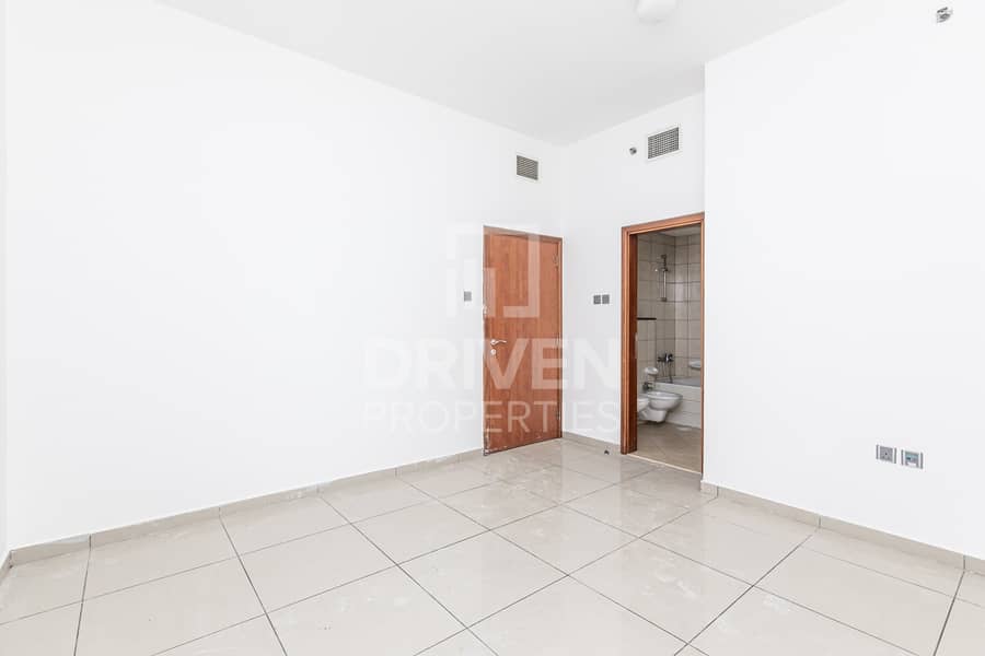 Well-maintained and Bright Apt | Sea View