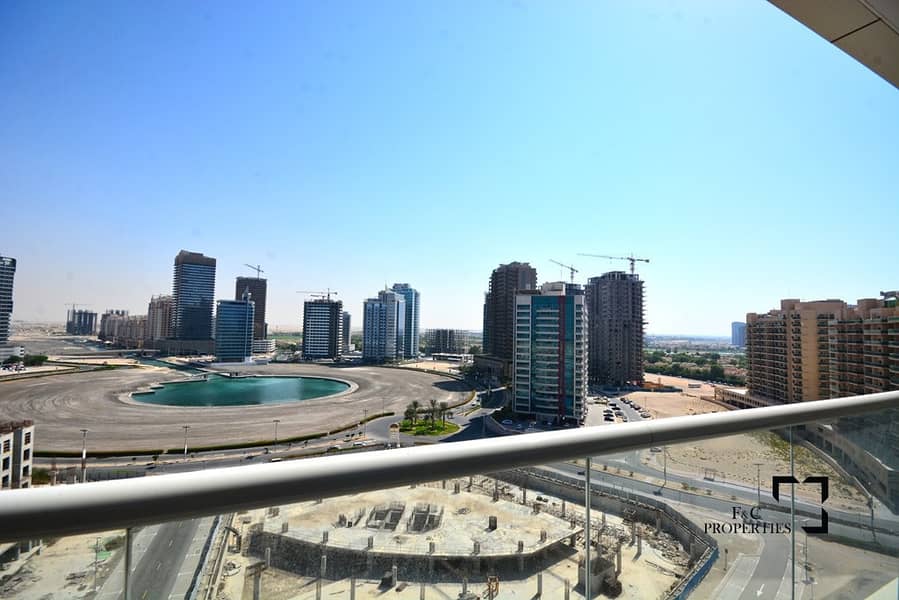 8 Standium Point 1BR with balcony Lake View