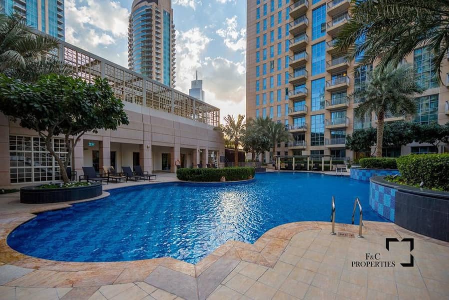 9 Boulevard and Pool View | Spacious 1 Bedroom