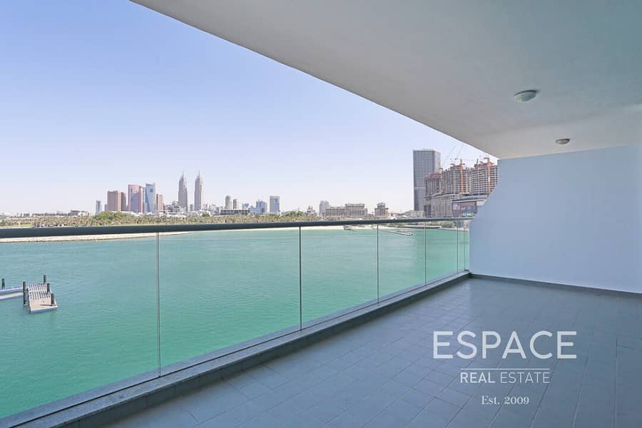 Beach Access and Chiller | Sea View | 1 Bedroom