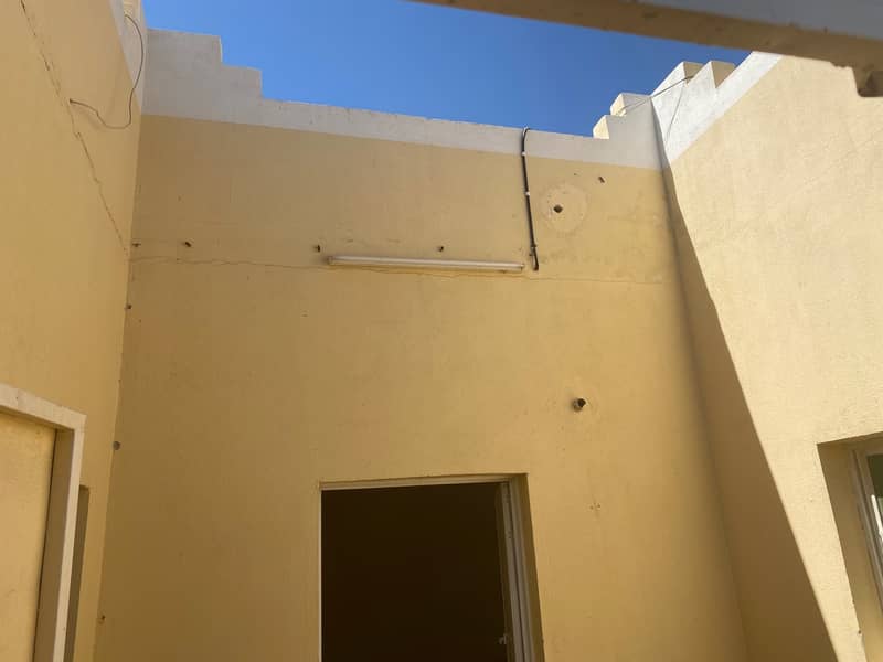 house  four rooms maintenance and A/C form the owner in Al Sabkha