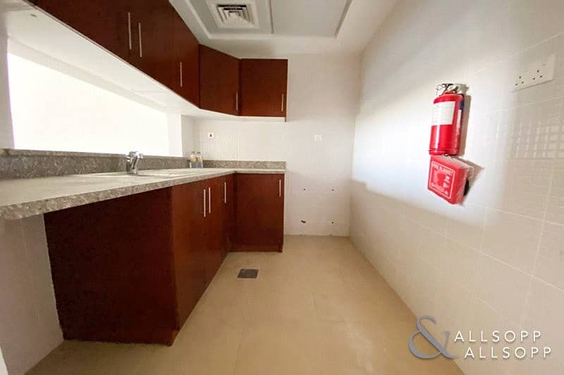 9 Bright Studio | Full Lake View | Balcony