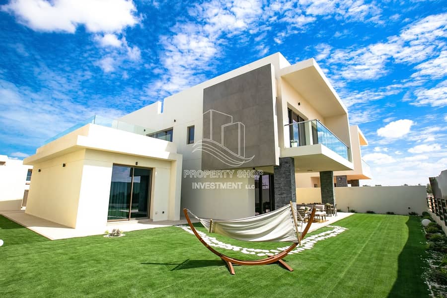 Impressive & Luxurious Single Row Corner Villa Impressive & Luxurious Single Row Corner Villa