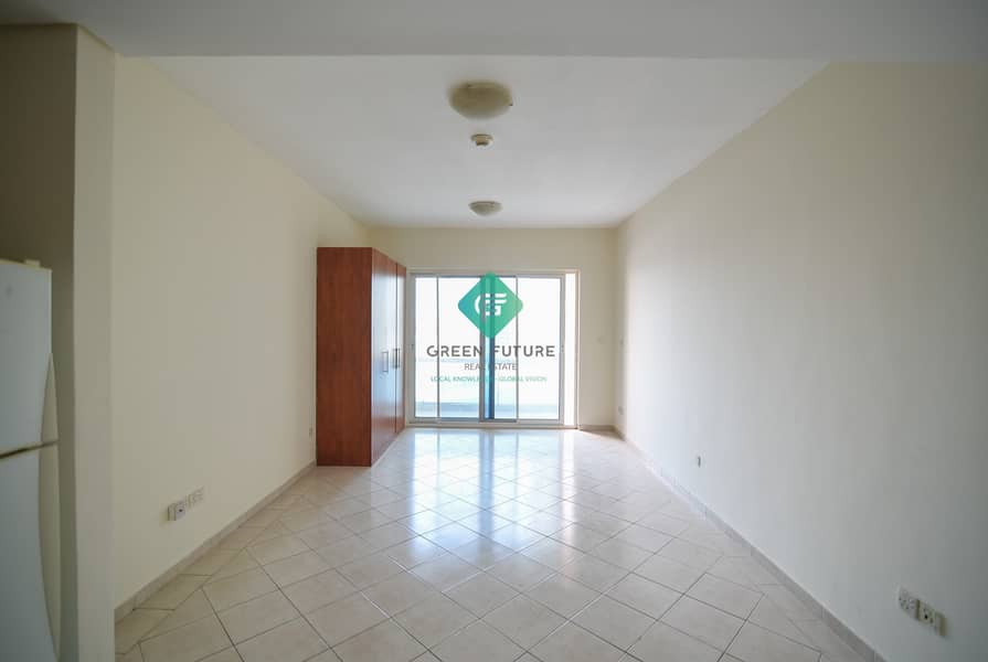 Amazing Deal: Studio with parking in crescent Tower 19k by 4 cheques