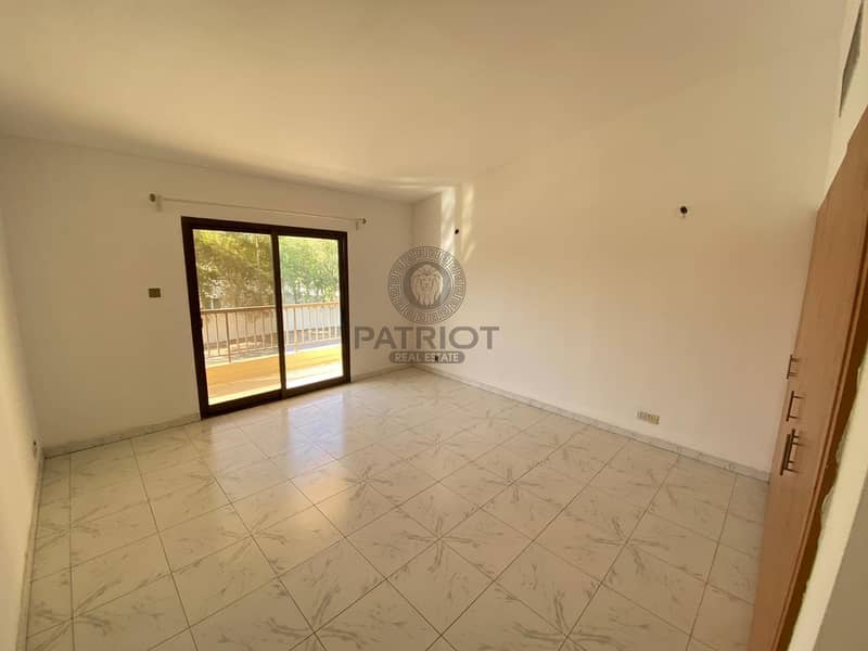10 REFURBISHED 4BR MAIDS PVT GARDEN SHARED POOL IN JUMEIRAH 3