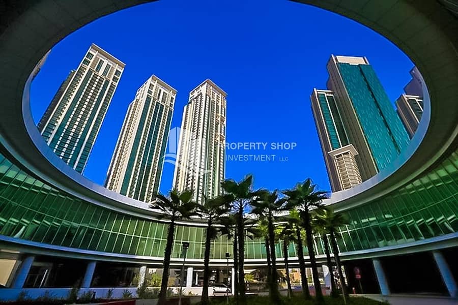 Just Stunning High Floor Apt w/ 4Payment & Free Maintenance! Just Stunning High Floor Apt w/ 4Payment & Free Maintenance!