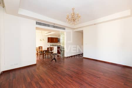 Upgraded | Vacant | Near To The Lake Bright Upgraded | Vacant | Near To The Lake Bright