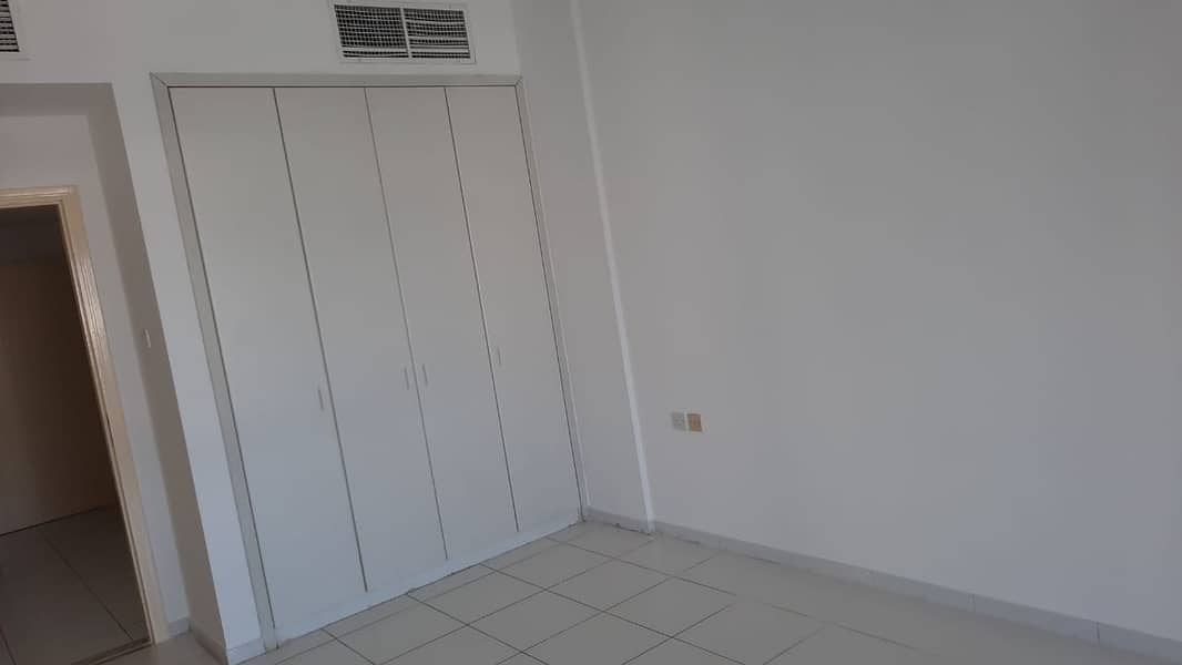 Studio Apartment with Chiller Free Available for Rent in Al Mankhool