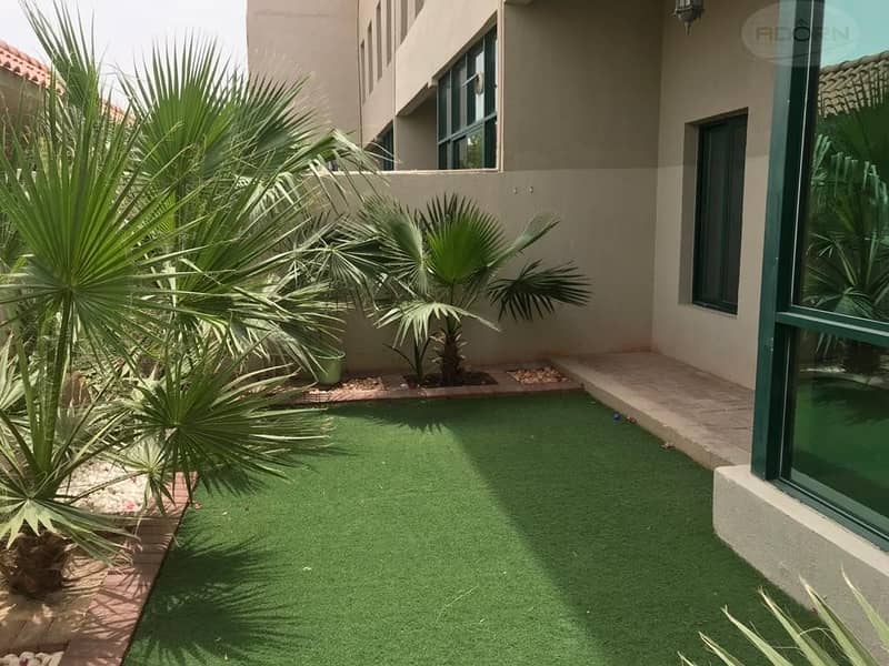 Very nice 4 bedroom plus maid compound villa with shared pool in Umm Suqeim 3