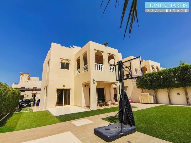 Upgraded duplex - Golf course facing - Ready to sell Upgraded duplex - Golf course facing - Ready to sell