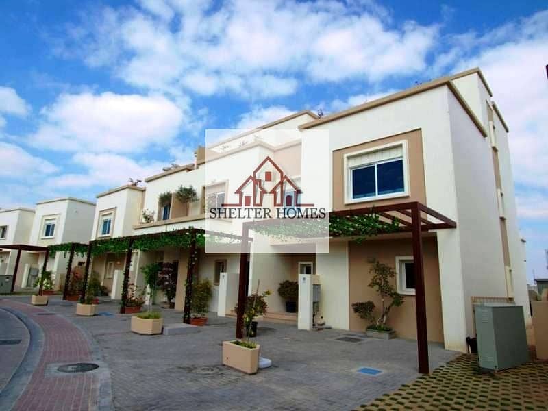 Single Row/ Big Garden/ Spacious Unit !! Single Row/ Big Garden/ Spacious Unit !!