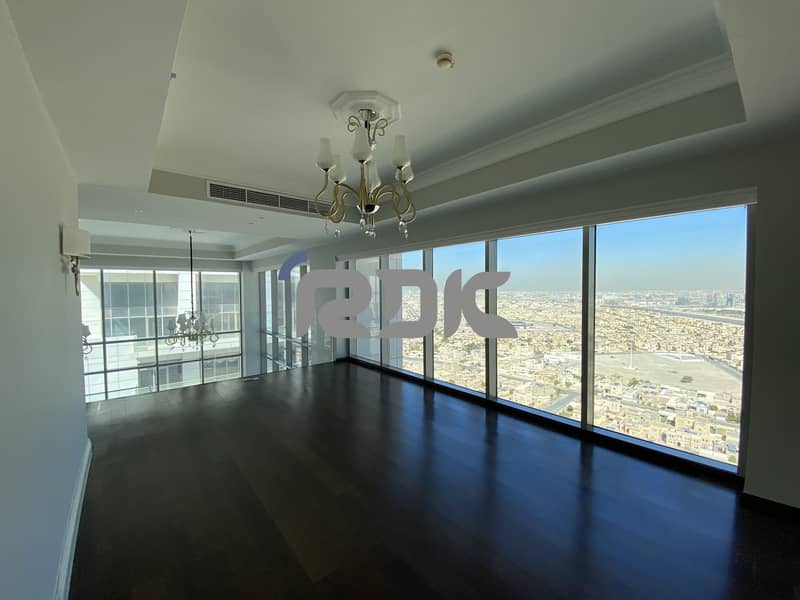 10 Luxurious 2BR Penthouse - Dubai Skyline View