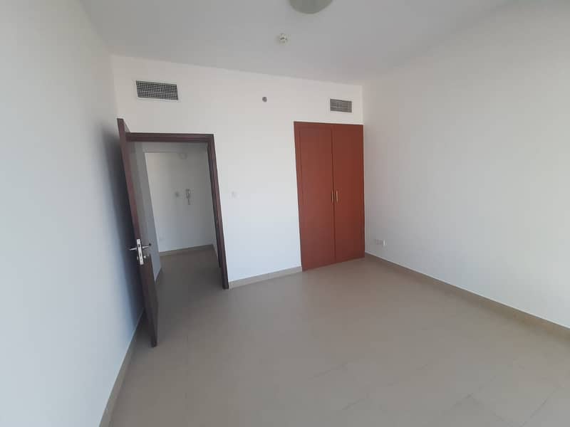 Amazing Price/ Close to Metro/ with parking Amazing Price/ Close to Metro/ with parking