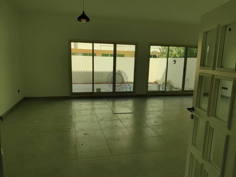 21 Renovated 4 BR Villa| Al Safa 1|Facilities