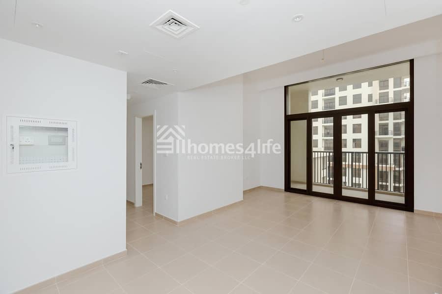 Excellent Layout With Pool View | Ready To Move In Excellent Layout With Pool View | Ready To Move In