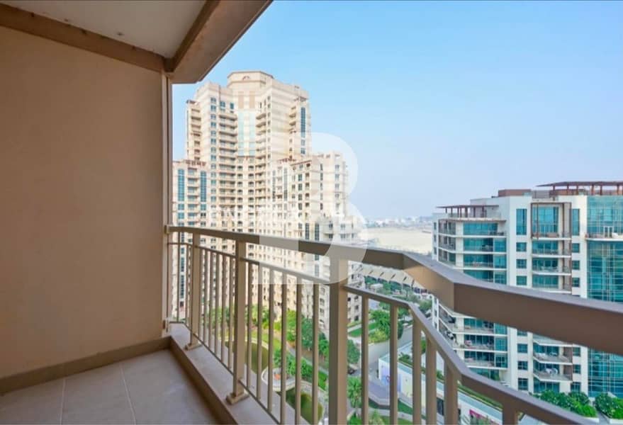 Golf view higher floor centrally located