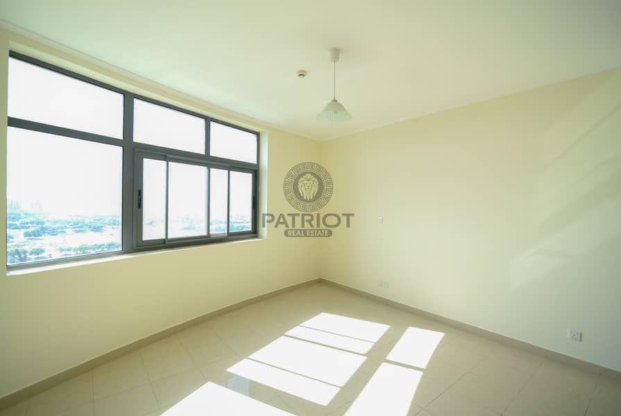 11 2 Bed  | Golf View | Bright Unit | Best Price