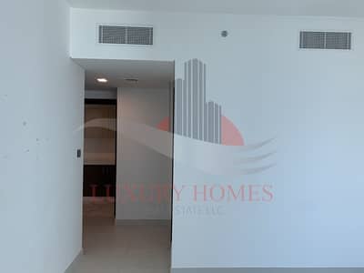 Extravagant Finely structured with Balcony Extravagant Finely structured with Balcony