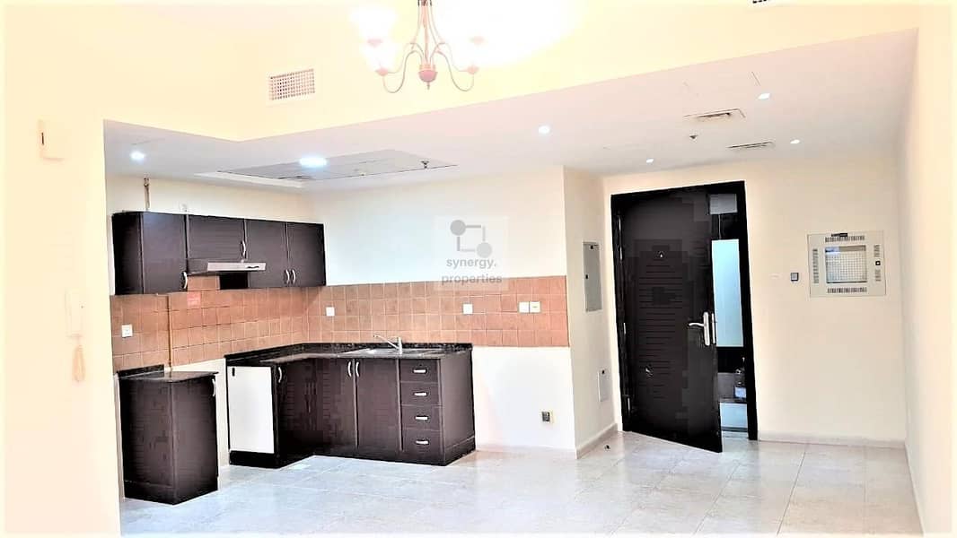 2 Spacious I 1 Bed I Pool view I Kitchen Goods